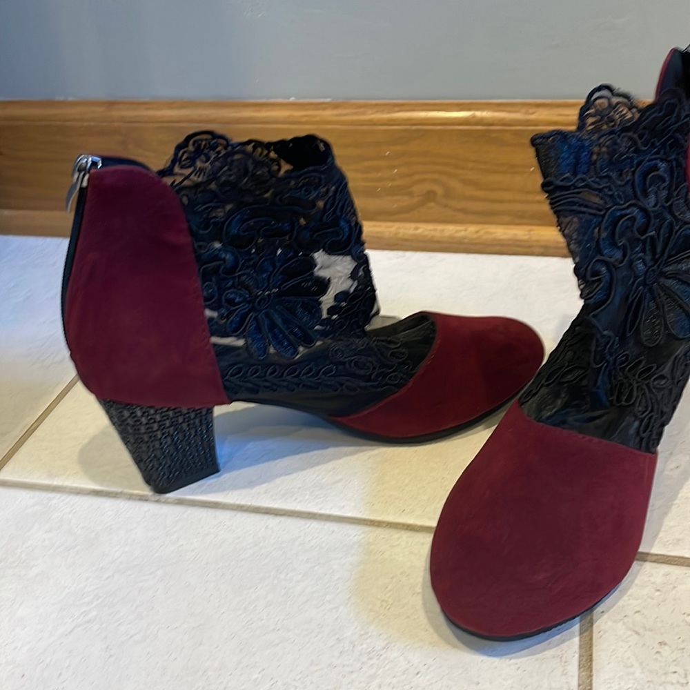 Vintage heels with lace burgundy with black lace on top NWOT!